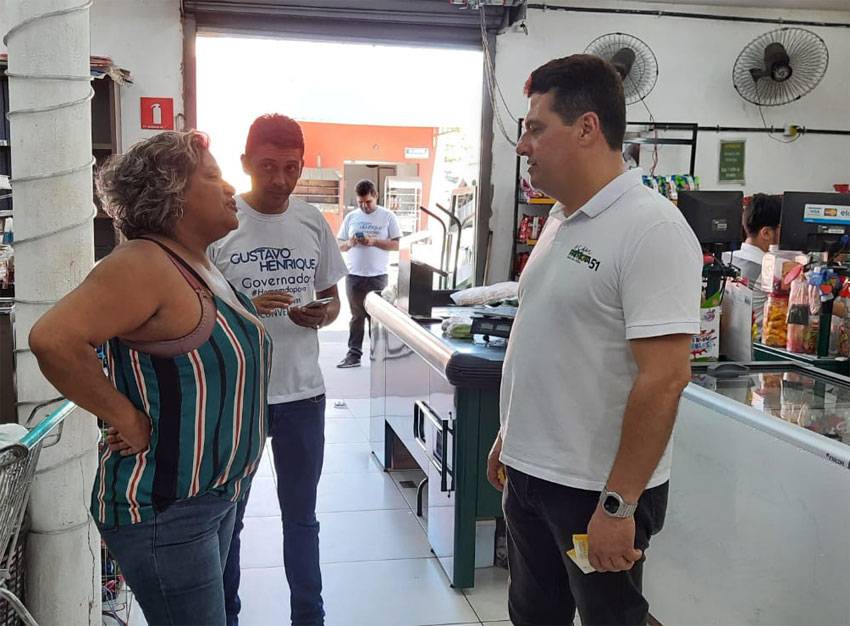 Sem multidão o corpo a corpo Patriota é na base do olho no olho